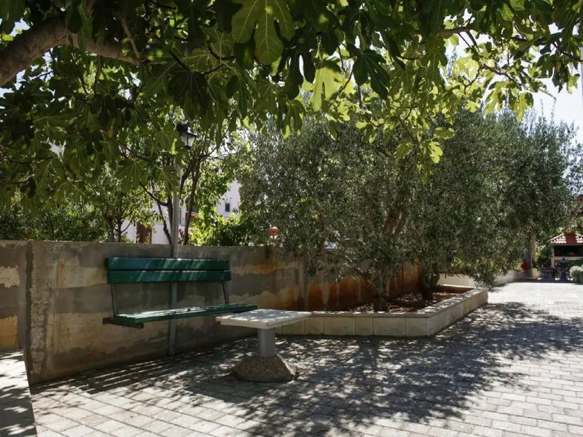 Apartment with barbecue, garden & terrace | Next to the beach - Image 1