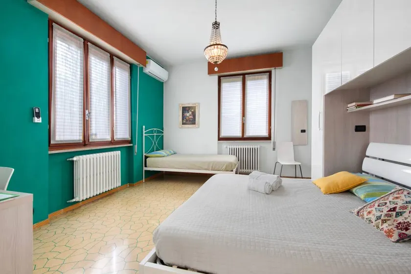 Chambre privée avec jardin, terrasse et piscine | Vue jardin - Image 1