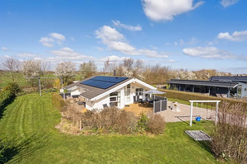 Children-friendly nice holiday home with garden, barbeque & jacuzzi - Image 1