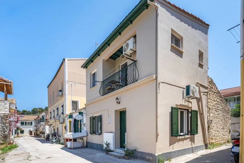 House | Mountain view - Image 1