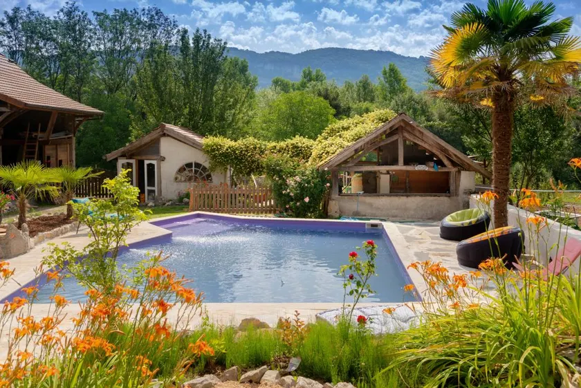 Apartment with terrace, garden & pool | Mountain view - Image 1