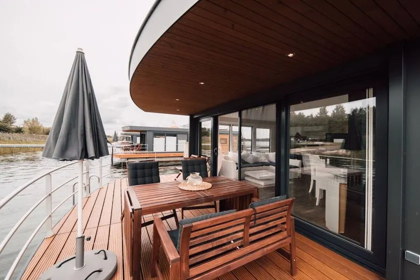 Maravilloso barco con terraza | En la playa - Image 1