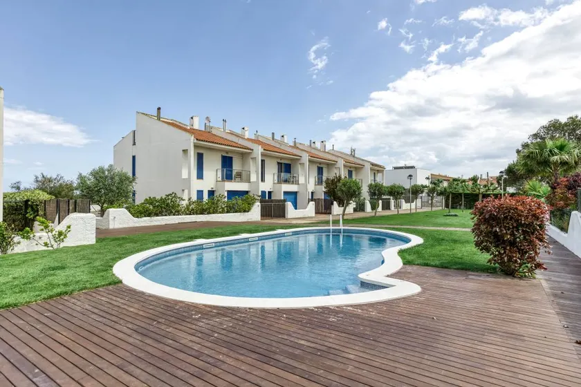 Oasis Premium Costa Brava – Apartment with Garden, Pool, and Beach 50 m Away - Image 1