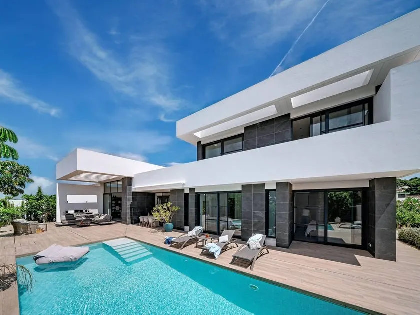 Fully equipped wonderful holiday home with barbecue, terrace & private pool | Mountain view - Image 1