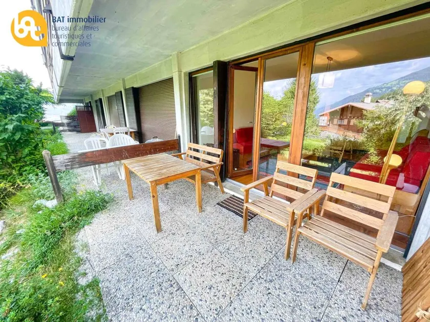Apartment with terrace & garden - Image 1