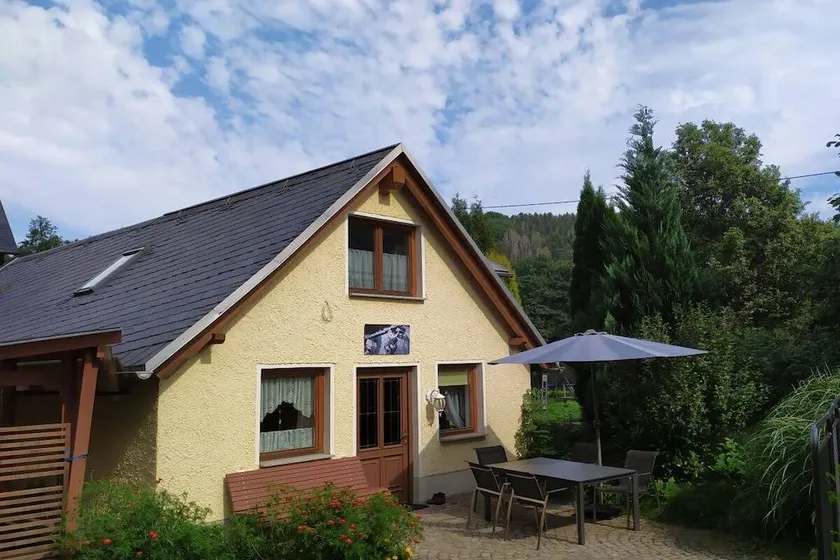 House with garden, terrace & barbeque - Image 1