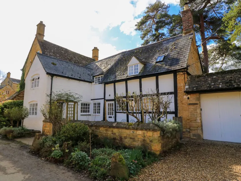 Cottage with garden & BBQ - Image 1