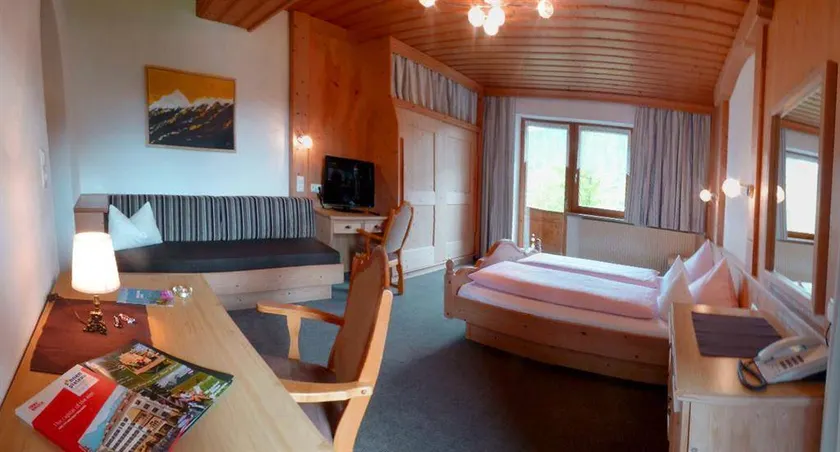 Triple room, shower, toilet, 1 bed room - Image 1