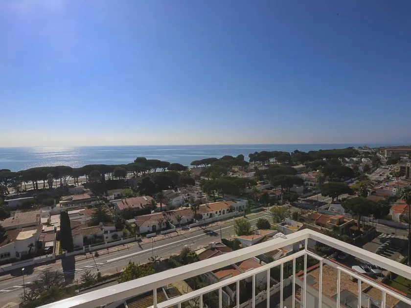 Apartamento vacacional con terraza | Vistas a la montaña - Image 1