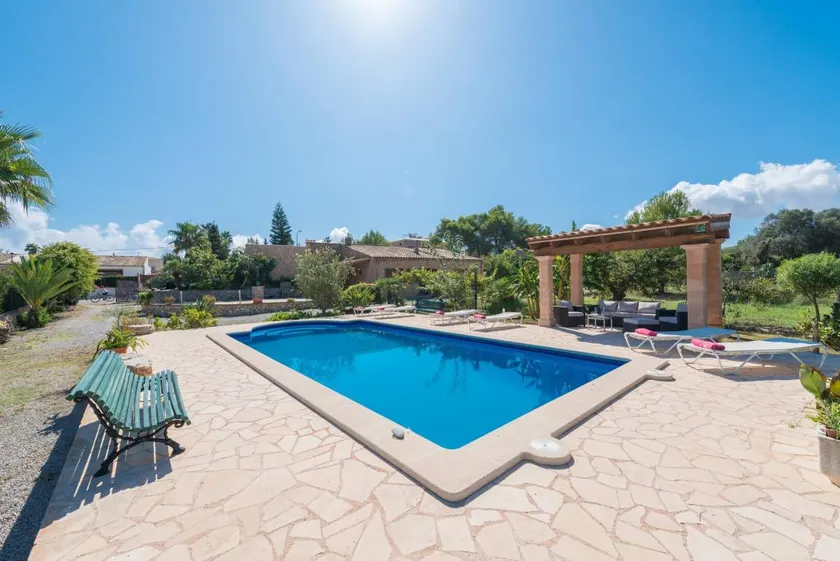 Fully equipped charming villa with terrace, barbeque & private pool - Image 1