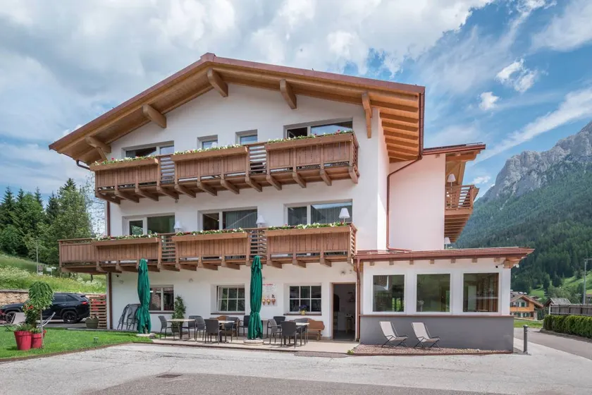 Holiday apartment with garden, sauna & terrace | Mountain view - Image 1