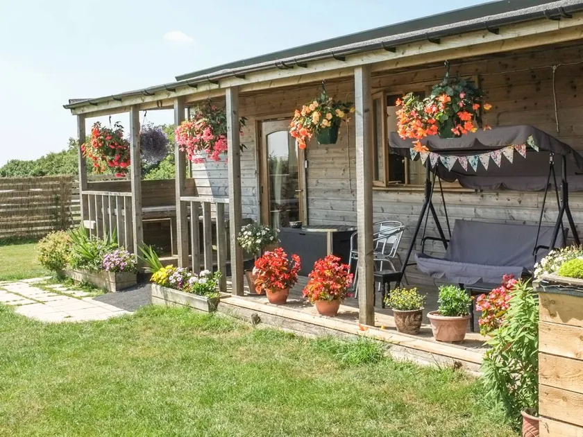 Family-friendly pleasant cottage with BBQ & garden | Pets are welcome - Image 1