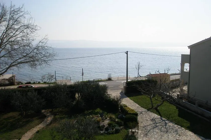Apartment with garden & barbeque | Beach view - Image 1