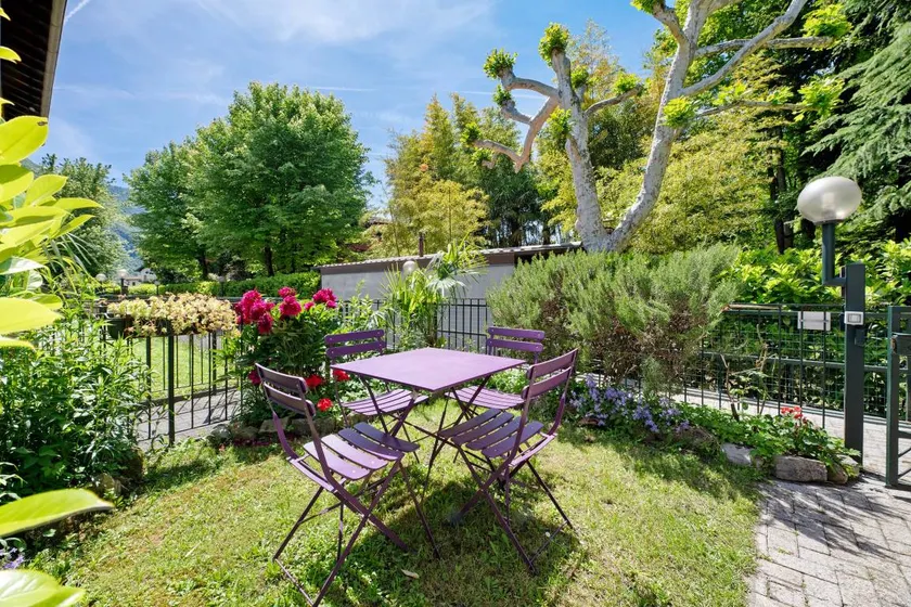 Holiday home with garden | Mountain view - Image 1