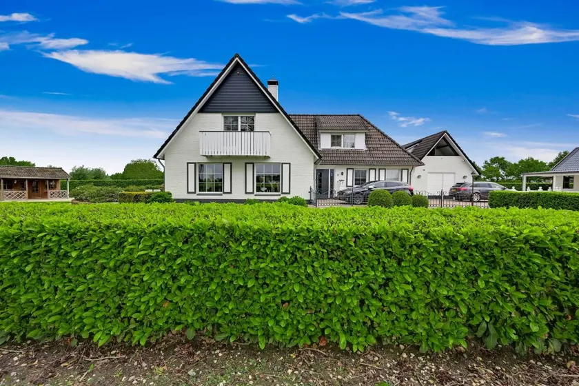 Villa with jacuzzi, terrace & sauna | Nature view - Image 1
