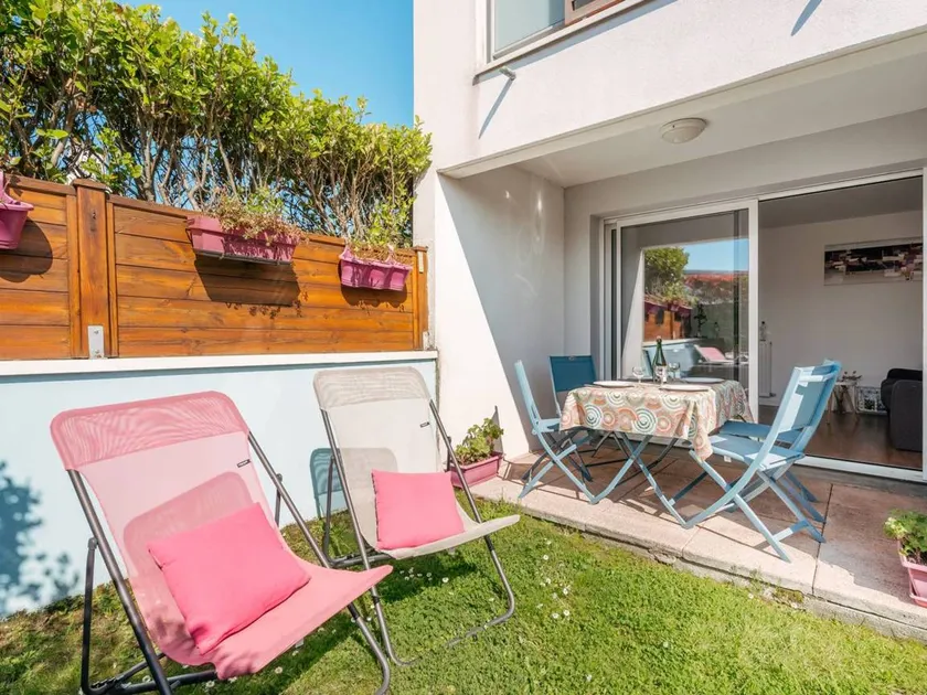 Apartment with garden - Image 1