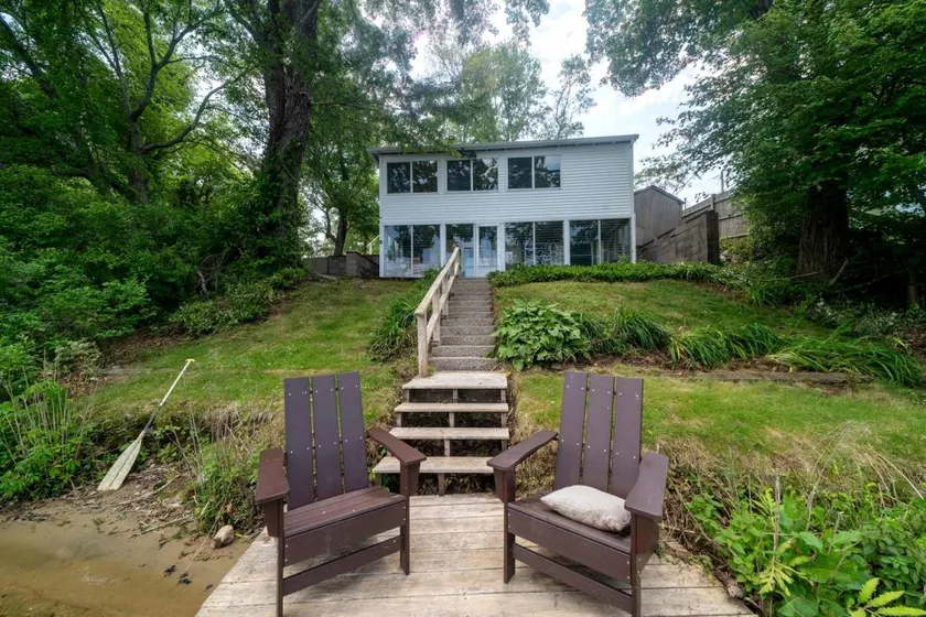 Charming Cabin Near Plymouth Rock, Massachusetts - Image 1
