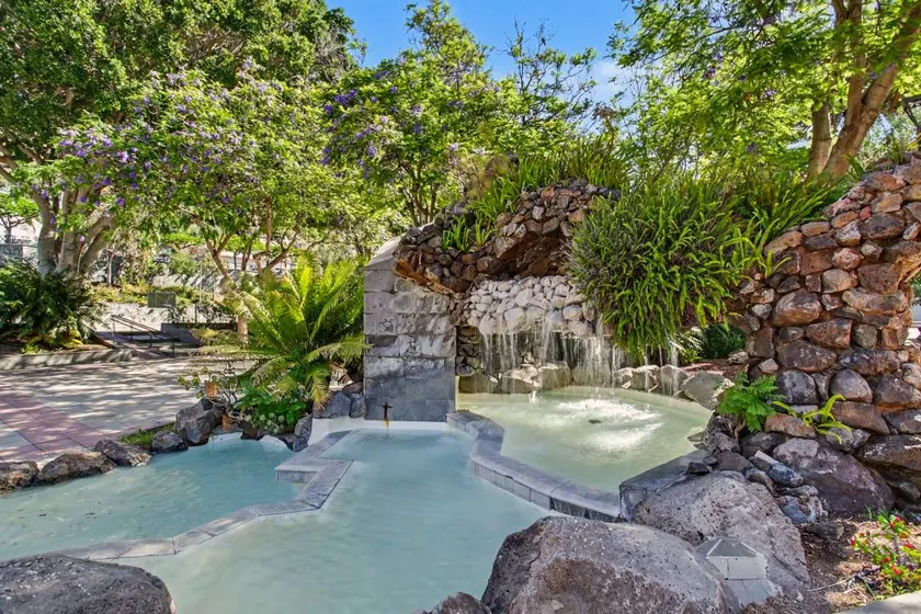 House | Mountain view - Image 1