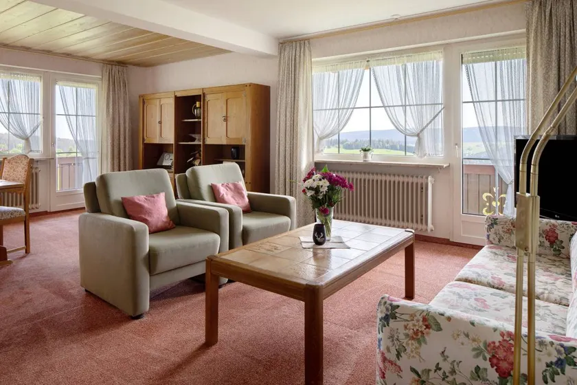 Apartment with garden | Garden view - Image 1