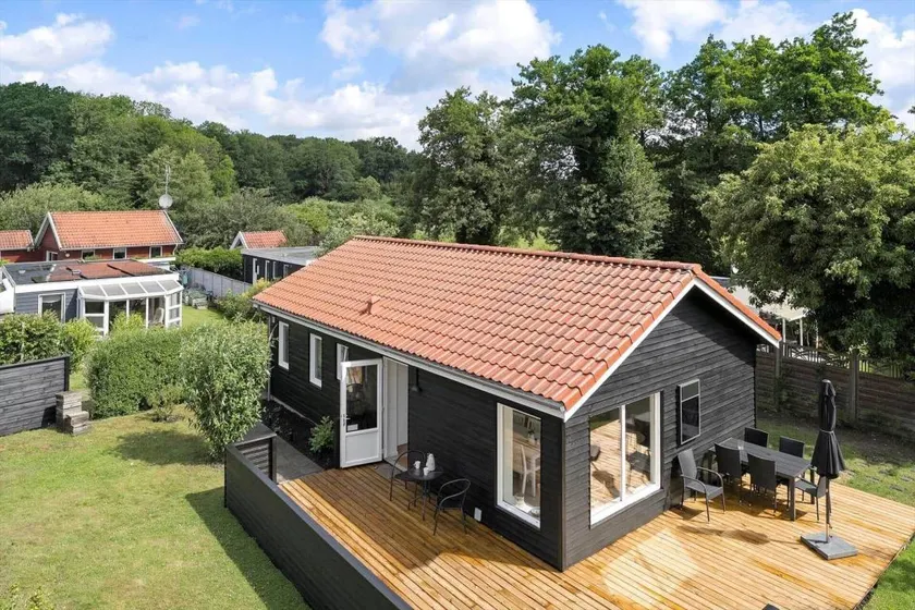 Fully equipped holiday home with barbecue & terrace | Next to the beach - Image 1