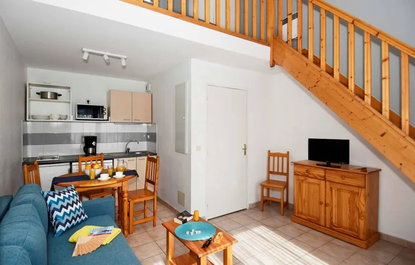 Magnífico estudio apropiado para familias con piscina y terraza - Image 1