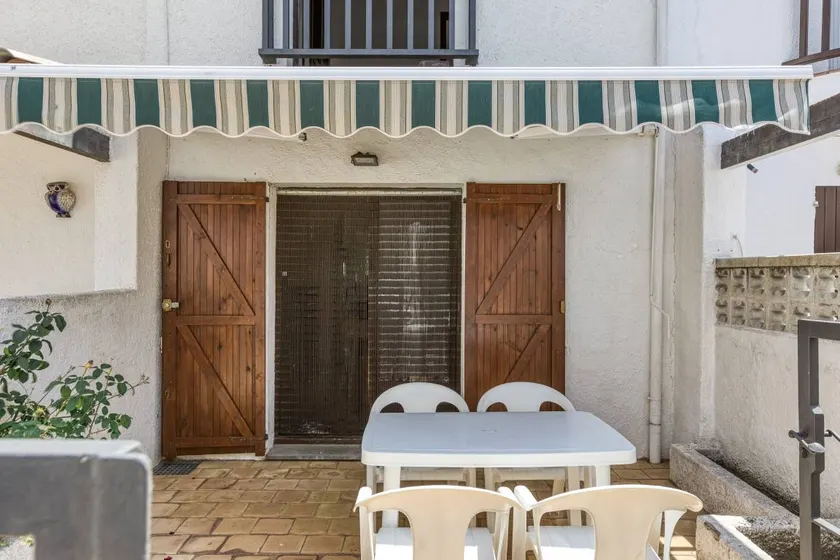 Holiday home with terrace | City view - Image 1