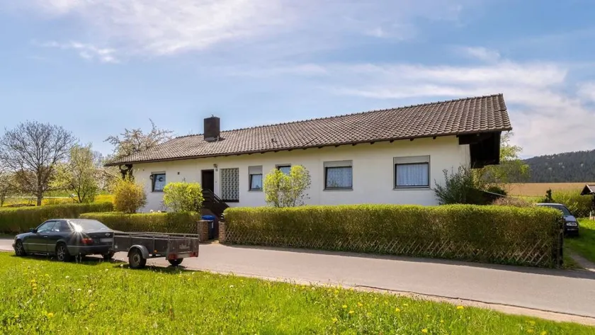 Holiday home with garden, terrace & barbeque - Image 1