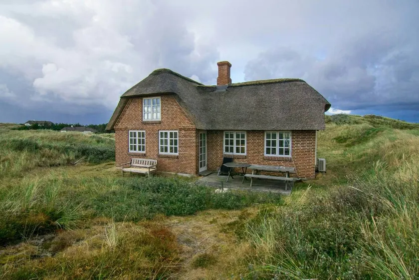 Family-oriented nice holiday home with BBQ, terrace & garden | Next to the beach | Good for workation | Pet-friendly - Image 1