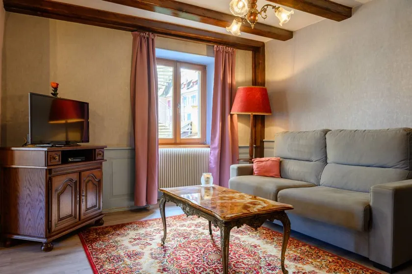 Holiday apartment with terrace | City view - Image 1