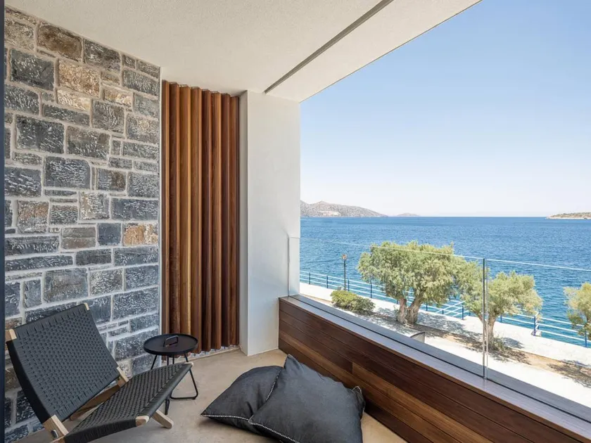 Seannamon Sea View Suite 1 steps from the beach - Image 1