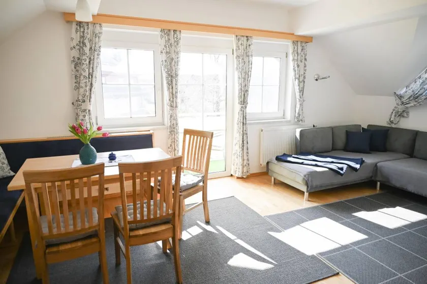 Apartment with pool | Lake view - Image 1