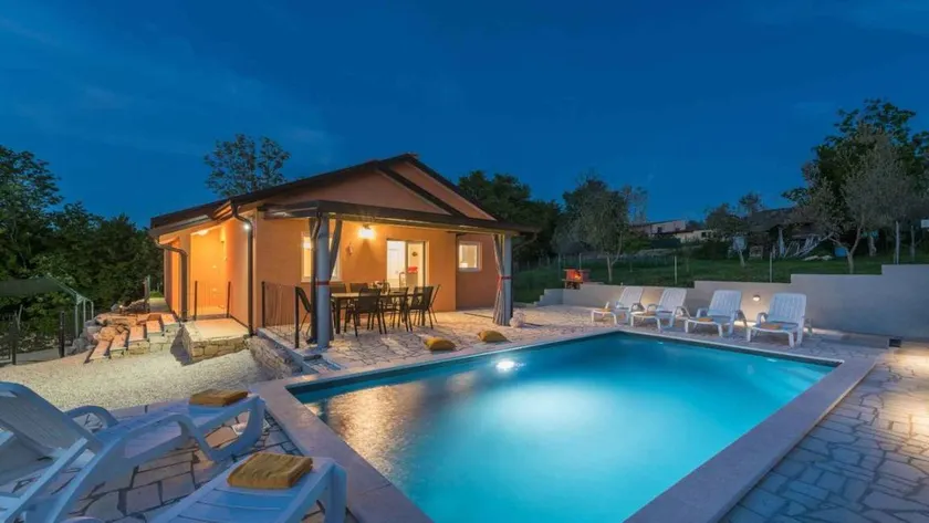 Ferienwohnung mit Terrasse, privatem Pool und Whirlpool - Image 1