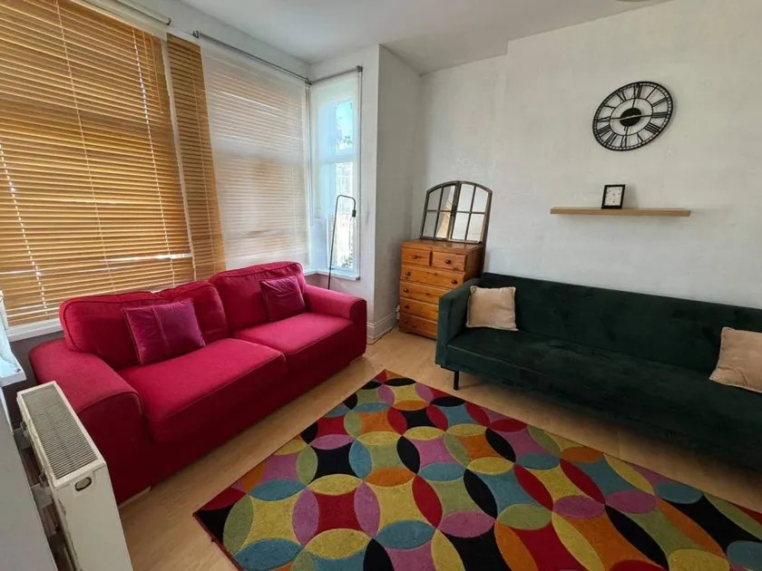 Flat with garden - Image 1