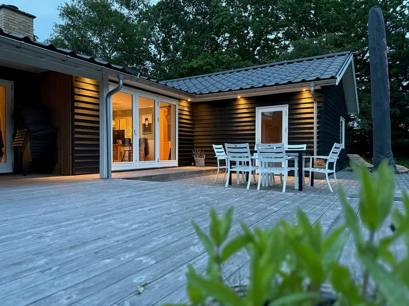 Holiday home with terrace, garden & barbecue - Image 1