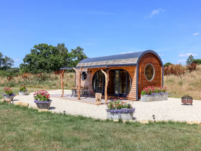Family-friendly lovely cottage with garden - Image 1