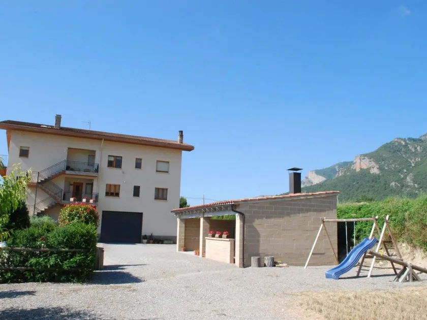 Holiday apartment with garden & barbecue - Image 1