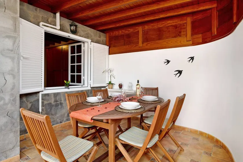 Holiday home with terrace | Mountain view - Image 1