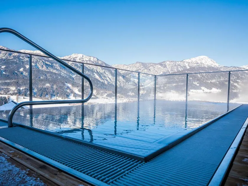 Holiday home with garden, private pool & sauna | Mountain view | Close to the ski - Image 1