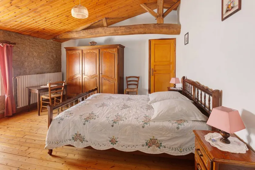 Gästezimmer „La Glycine“ mit gemeinsamer Terrasse und Garten, WLAN - Image 1