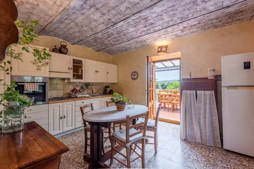 House with BBQ, garden & terrace - Image 1