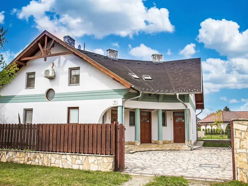 Charming flat with terrace, garden & barbecue - Image 1