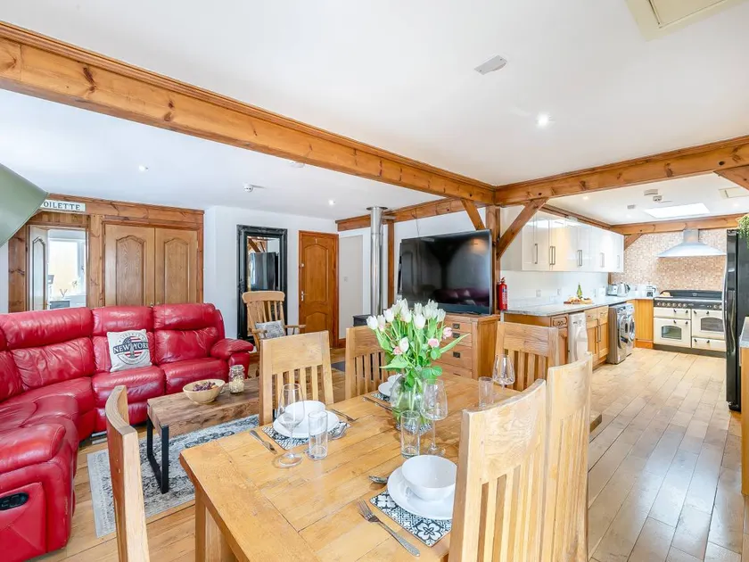 Family-friendly pleasant cottage with terrace & garden | River view | Pet-friendly - Image 1
