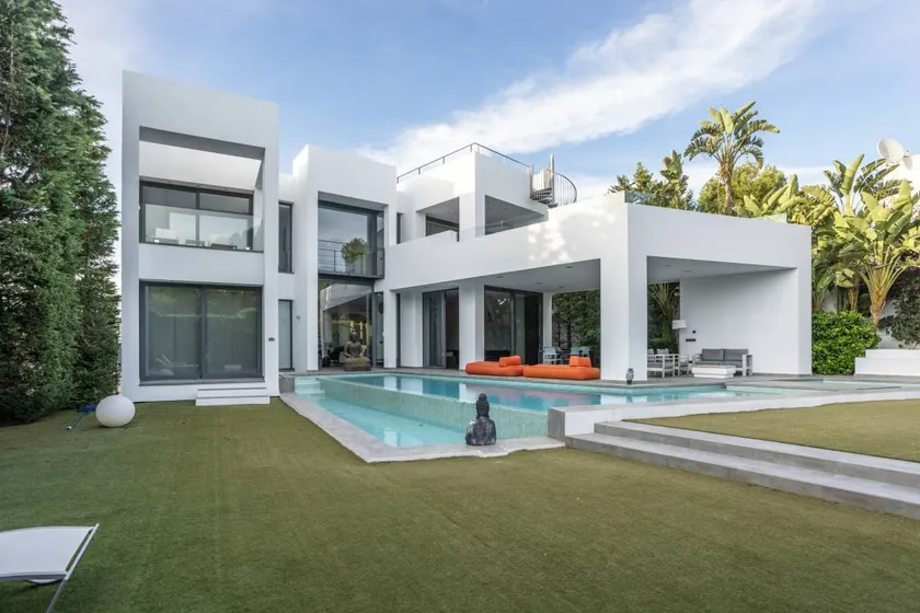Maison de vacances entièrement équipée avec jardin, piscine et terrasse | Vue mer | À côté de la plage | Adaptée au travail à distance - Image 1