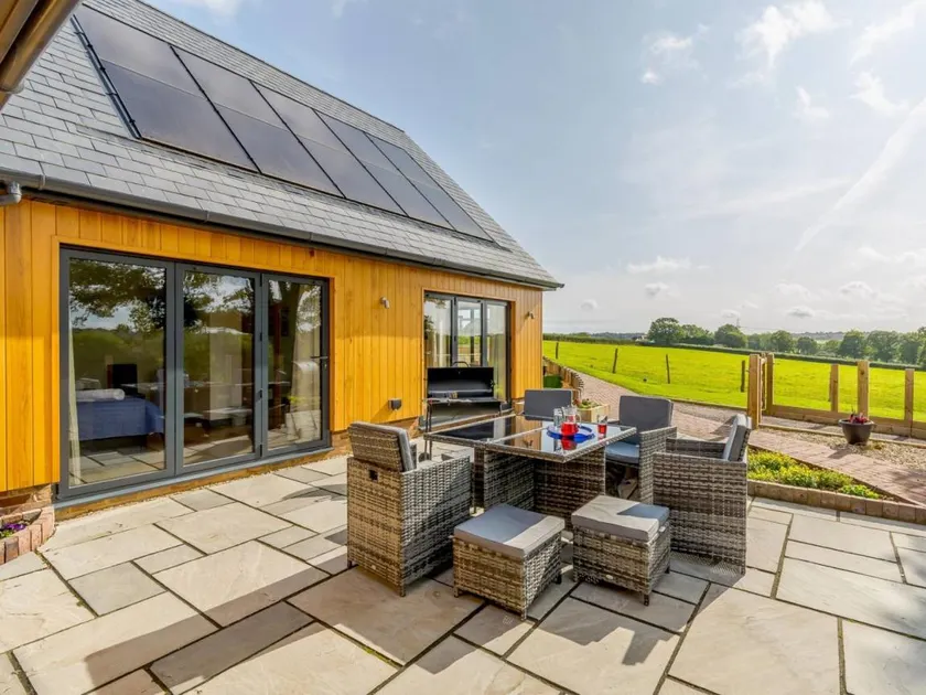 Cottage with garden & barbecue - Image 1