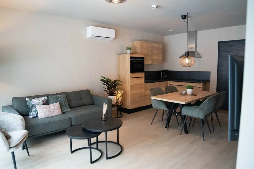 Holiday apartment with garden, pool & terrace - Image 1