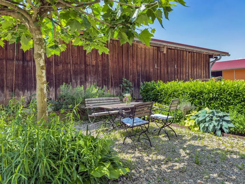 Apartment with barbeque & garden | Garden view - Image 1
