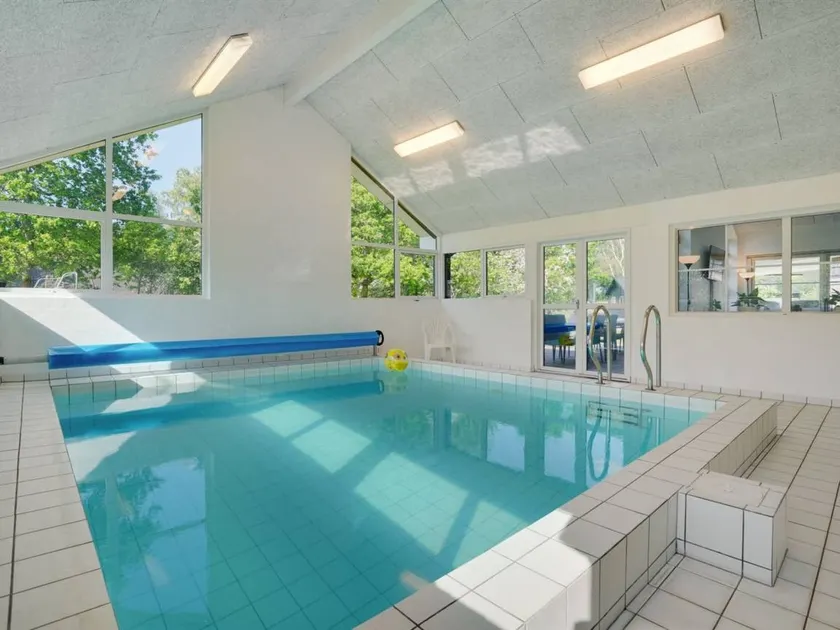 Family-friendly holiday home with terrace, sauna & private pool - Image 1