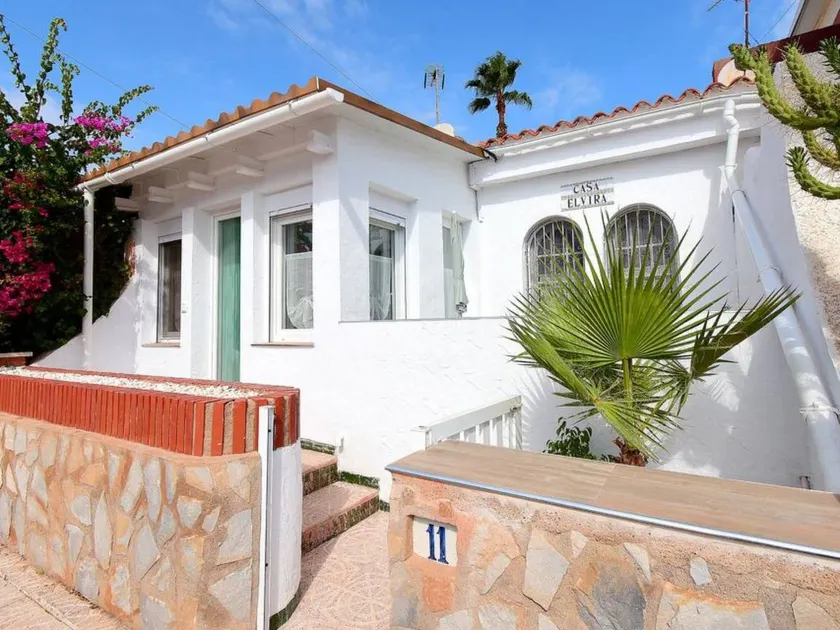 Wunderschönes Ferienhaus mit Terrasse und Pool | Neben dem Strand - Image 1