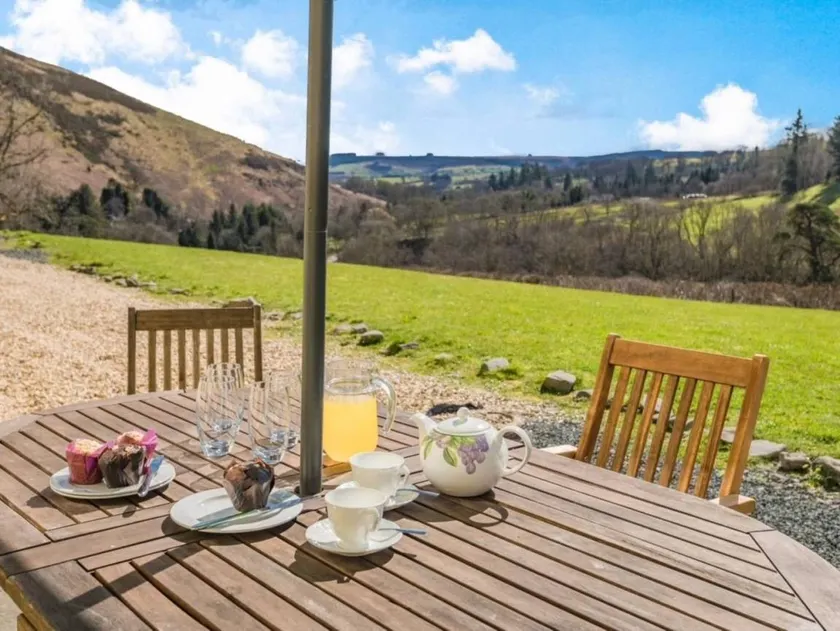Cottage with BBQ, terrace & garden - Image 1