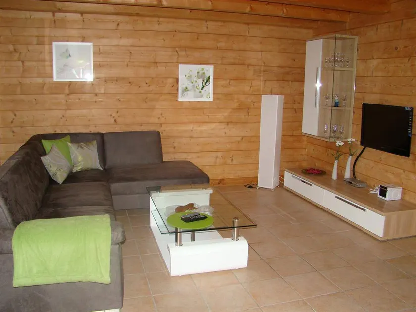 Holiday apartment with BBQ, garden & terrace - Image 1
